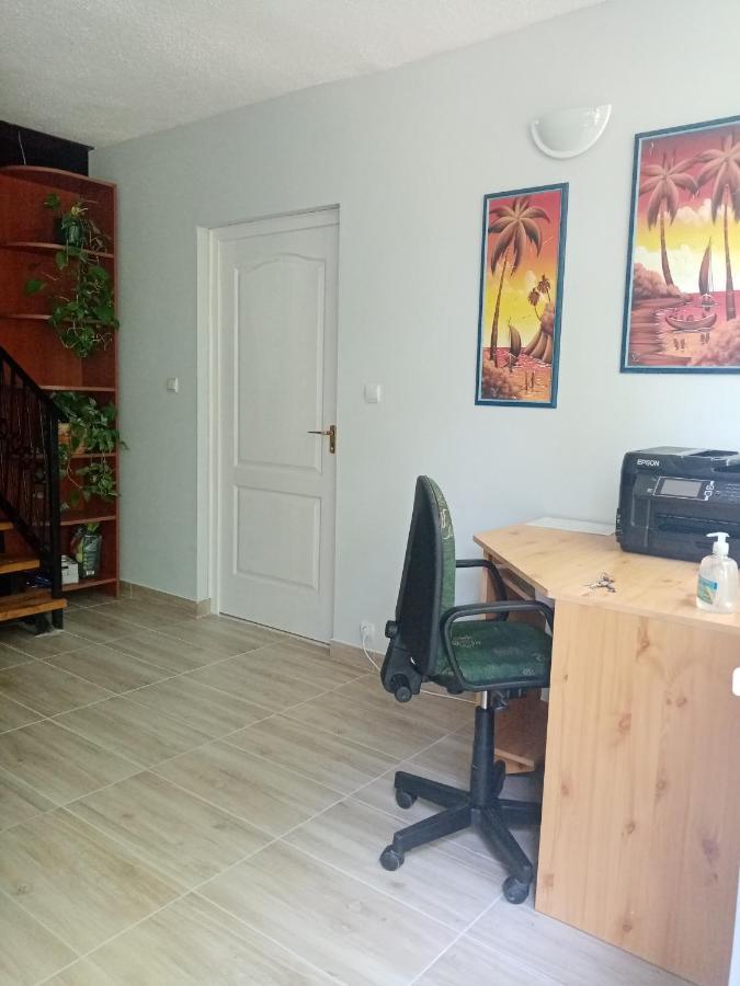 Hotel Tölgyfa Panzió Balatonszepezd Exterior foto