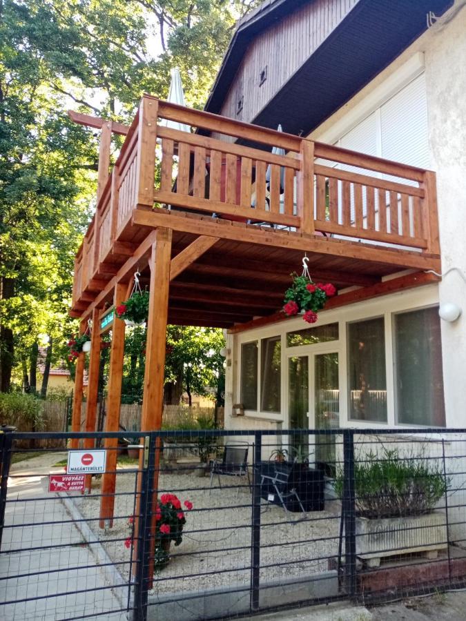 Hotel Tölgyfa Panzió Balatonszepezd Exterior foto