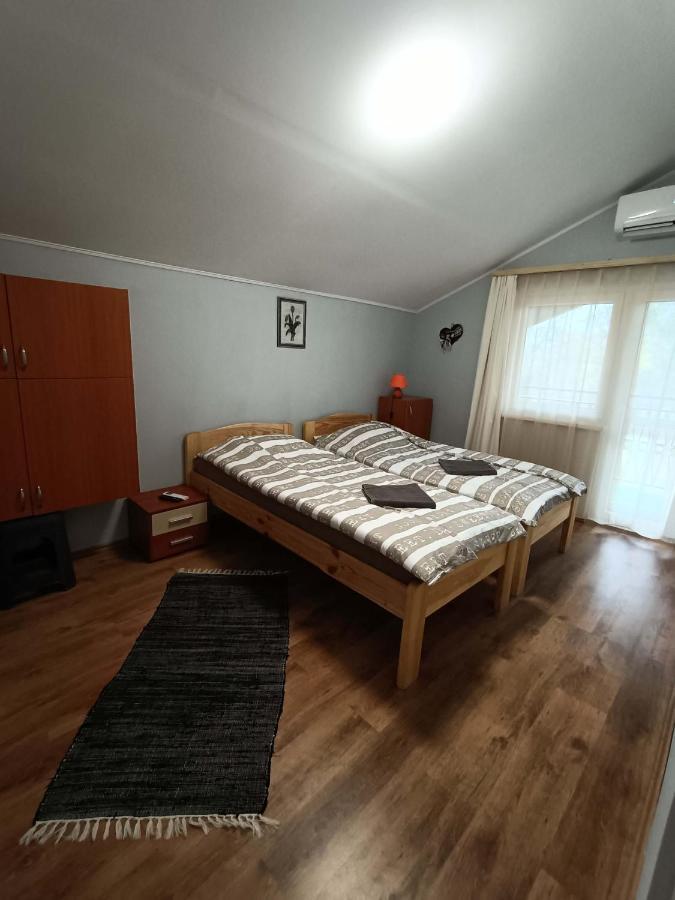 Hotel Tölgyfa Panzió Balatonszepezd Exterior foto