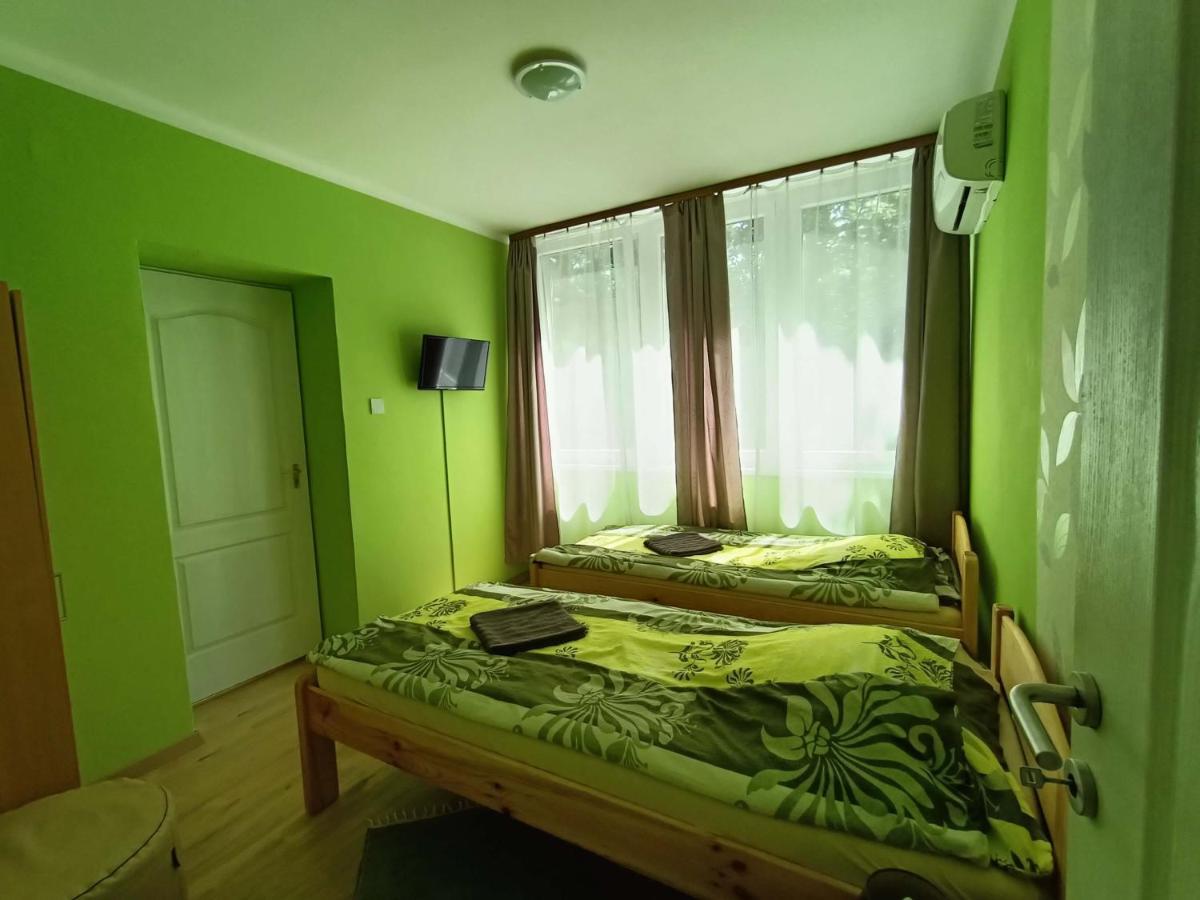 Hotel Tölgyfa Panzió Balatonszepezd Exterior foto