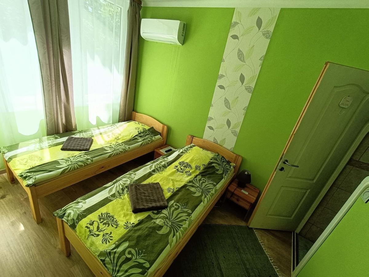 Hotel Tölgyfa Panzió Balatonszepezd Exterior foto