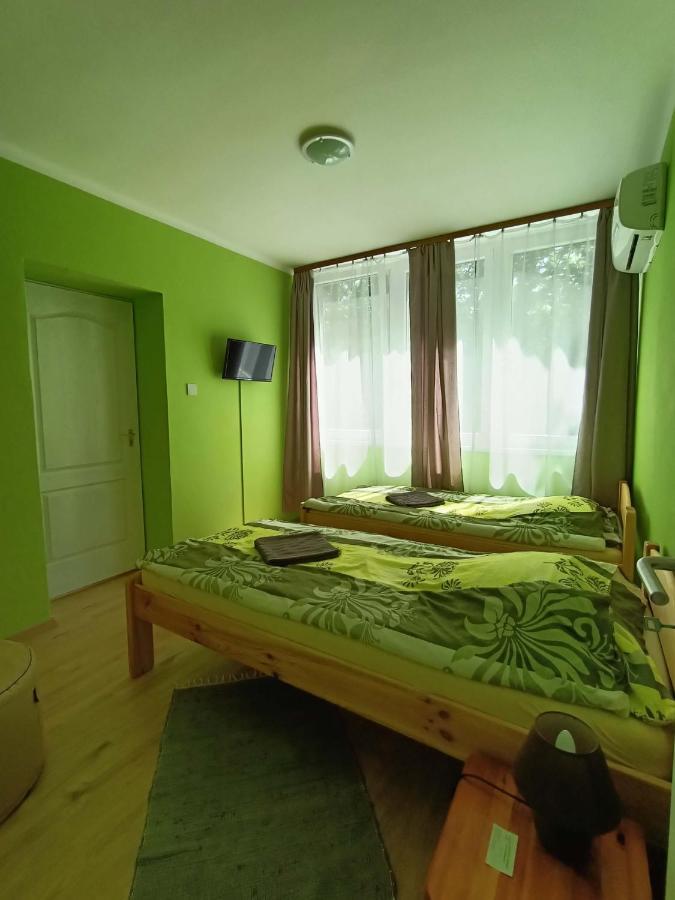 Hotel Tölgyfa Panzió Balatonszepezd Exterior foto