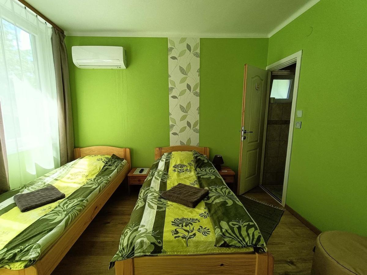 Hotel Tölgyfa Panzió Balatonszepezd Exterior foto